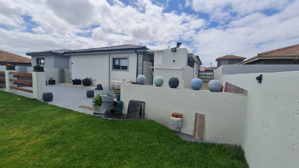 2 Bedroom Property for Sale in Dana Bay Western Cape